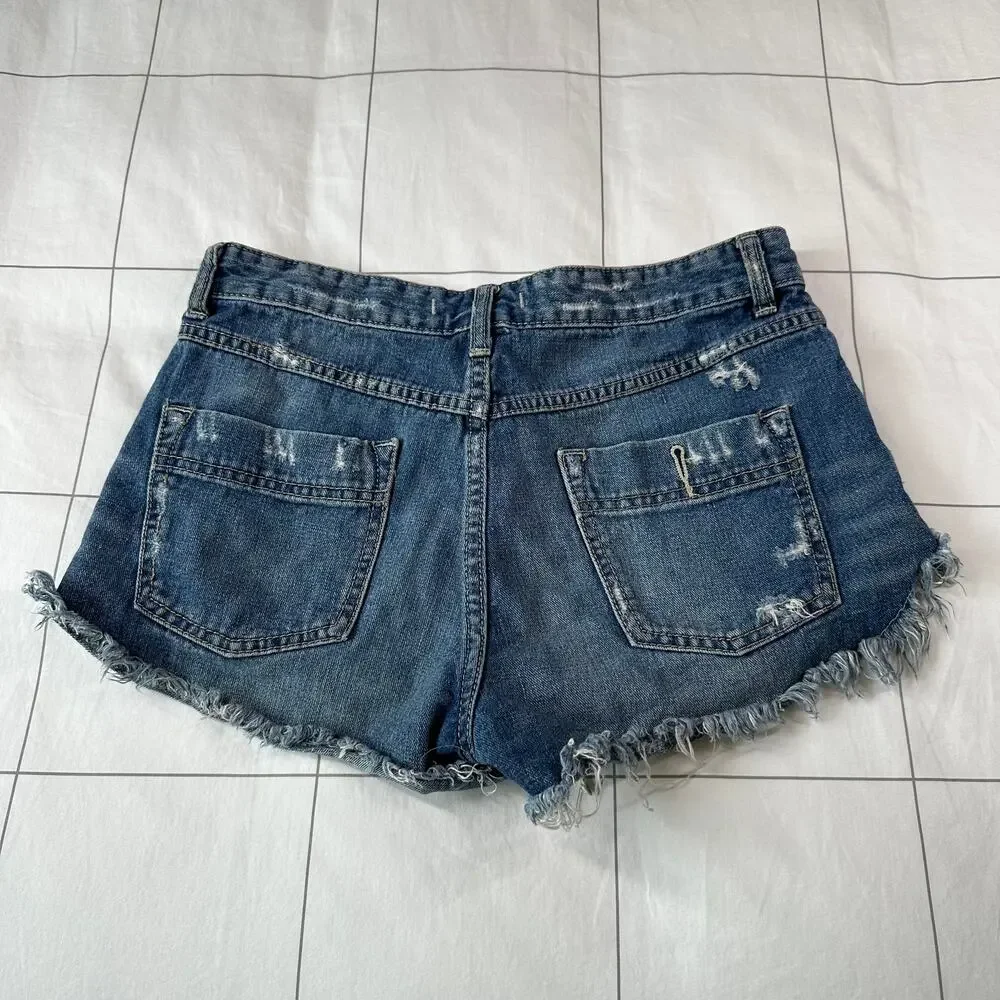 Free People see distressed people